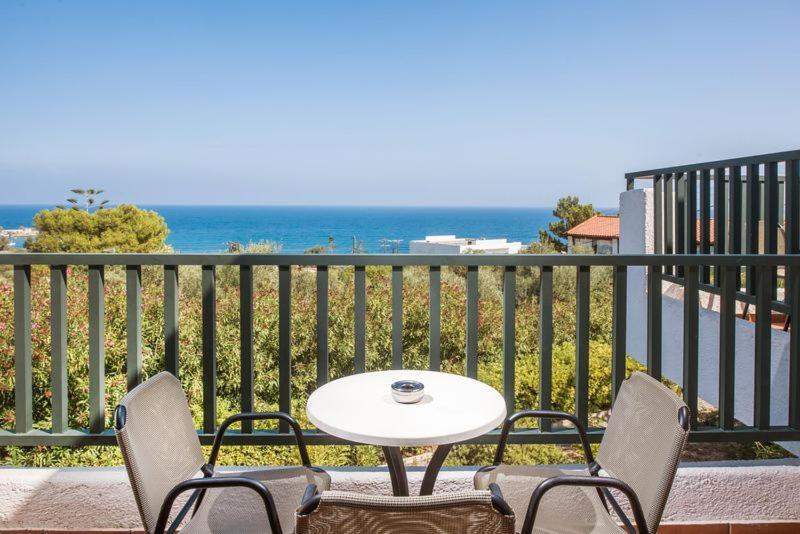Hersonissos Village Hotel&Bungalows Exteriör bild