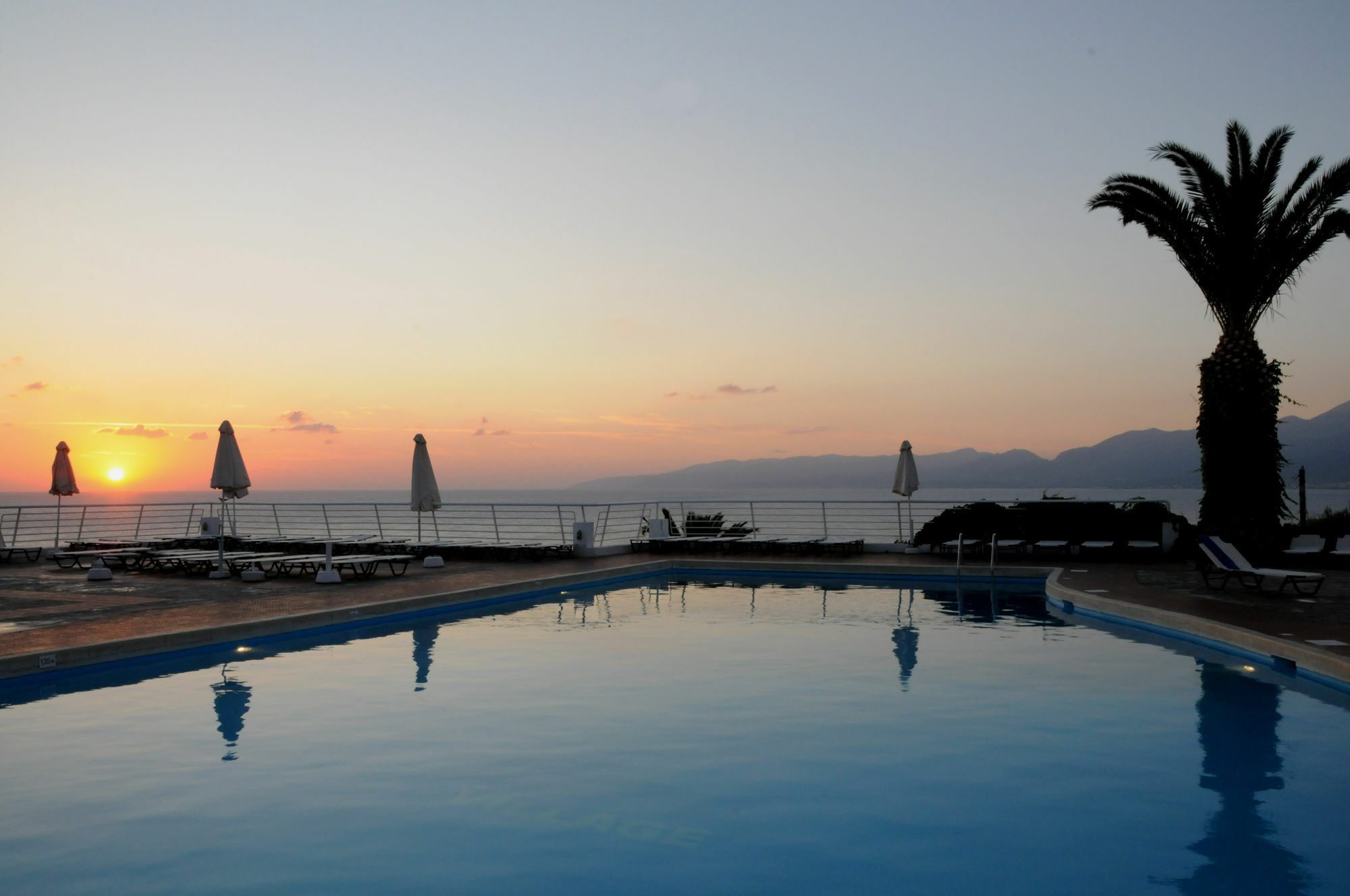 Hersonissos Village Hotel&Bungalows Exteriör bild